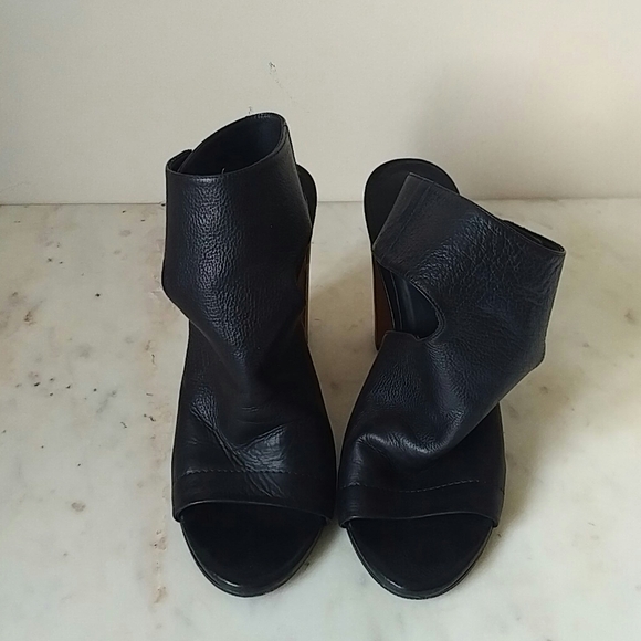 VINCE - black leather block heel Addie sandals - Picture 7 of 8